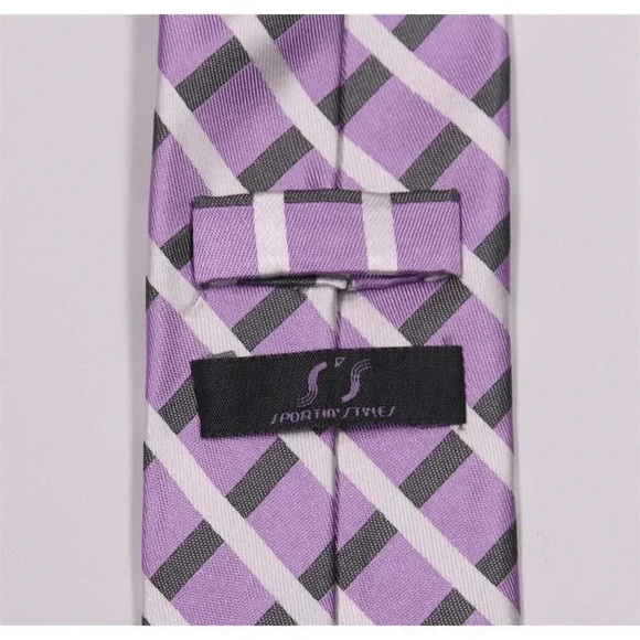 Patrick Kane Worn and Autographed 2014 Hockey Fights Cancer Silk Necktie - Picture 7 of 9